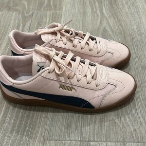 Puma pink tennis shoes with navy